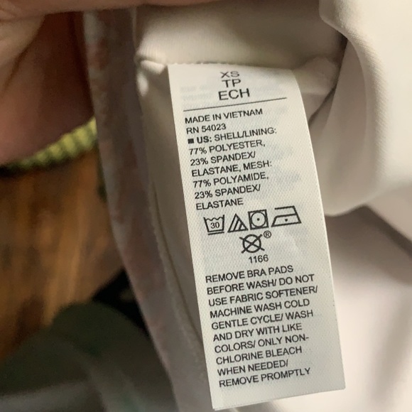 𝅺old Navy Active Powersoft Light Support Bra Creamy Nude Snake Print - Picture 4 of 5